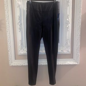 NEW CROWN & IVY BLACK LEGGINGS